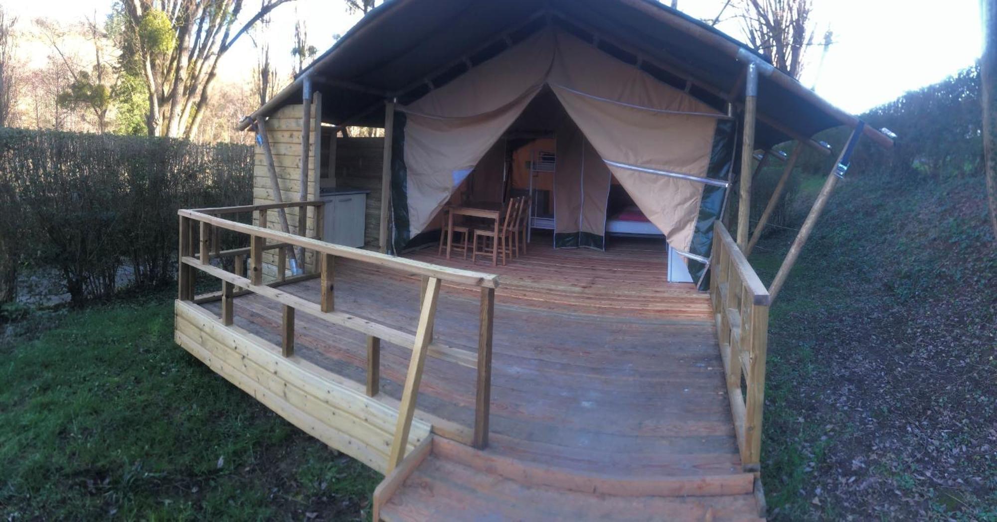 Saint-Gal-sur-Sioule Camping Du Pont De St Gal מראה חיצוני תמונה