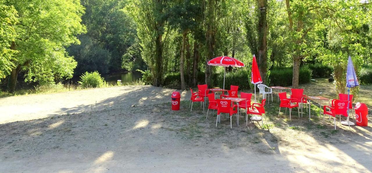 Saint-Gal-sur-Sioule Camping Du Pont De St Gal מראה חיצוני תמונה
